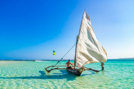 75/ Séjour balnéaire de luxe au Kenya : villa privée sur la plage de Diani